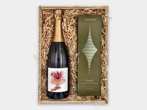 Advent Calendar Gift Box with Bennetts chocolate advent calendar and Alexia Méthode Traditionnelle Rosé sparkling wine in a wooden box