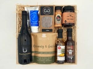 Tasty Taranaki Gift Box With Red Wine (Plantet)